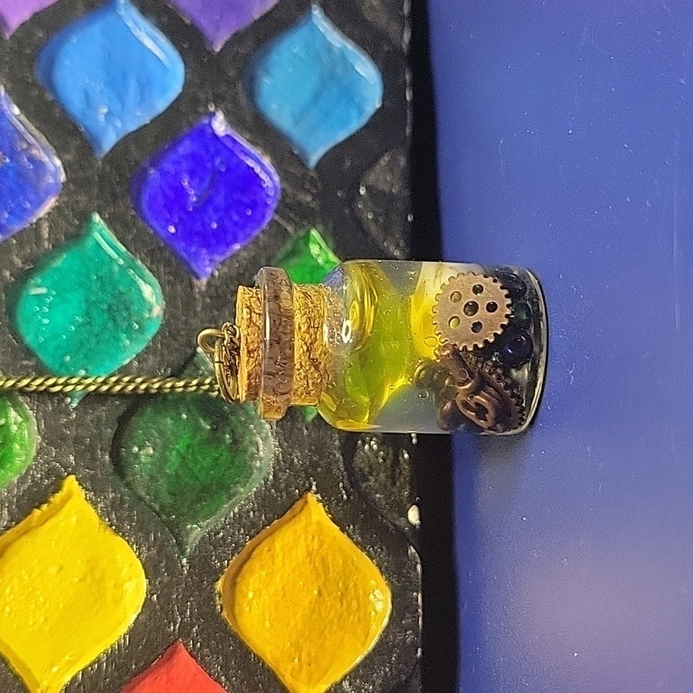 New Caplin Creations Lava Lamp Like Bottled Jar With 30" Iron Clasp Chain